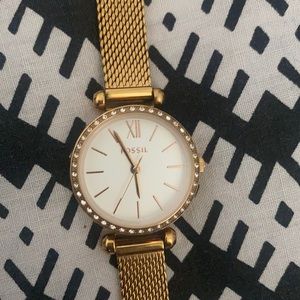 Fossil dial. The strap is from amazon though but looks original